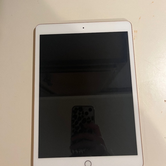 Apple Other - Apple iPad 8th Generation 128 GB in Rose Gold